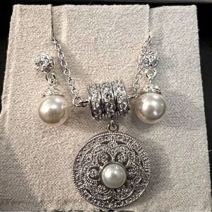Women’s Pearl Pendant/Necklace & Earring Set